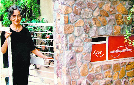 Amrita Pritams abode owed its heritage value also to the fact that it was frequented by Shiv Kumar Batalvi, Sahir Ludhianvi, Dalip Kaur Tiwana, Gurdial Singh as well as a host of Pakistani writers