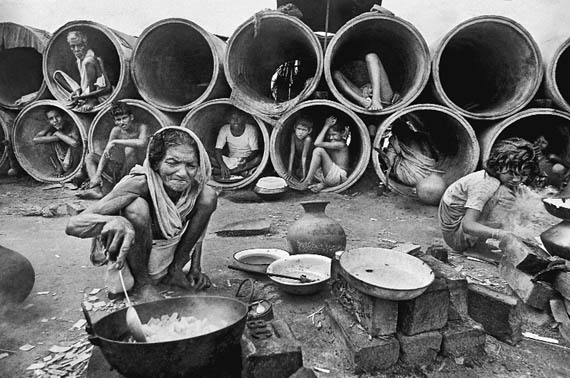 As Bangladesh is all set to celebrate its 40th anniversary, Rai, who was witness to its creation, recently digitalised some of the unused photos