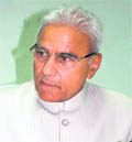 The Haryana Lokayukta, Justice Pritam Pal (retd), addresses mediapersons in Rohtak on Saturday.