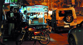 The Rose Garden chowk is full of hustle and bustle as stalls selling snacks come up in the evening.