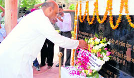 Union MInister of State for Defence MM Pallam Raju pays floral tributes to war heroes in Ludhiana on Monday.
