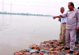 Delhi revenue and flood control minister AK Walia visits a flood-prone area near the Yamuna in Delhi