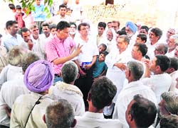 Fatehabad SDM Baljit Singh negotiates with representatives of villagers who held three DHBVN officials hostage at Dhani Issar in Fatehabad 