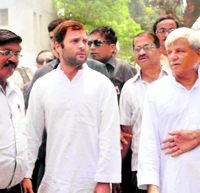 AICC general secretary Rahul Gandhi arrives to meet injured passengers of the Kalka Mail accident at a hospital in Kanpur on Tuesday