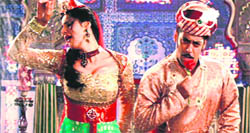 Zarine Khan and Salman Khan in Ready