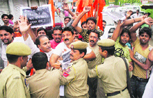 Shiv Sena activists protest against Mumbai serial blasts in Jammu on Thursday
