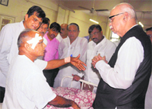 BJP leader LK Advani meets one of the injured in a Mumbai hospital.