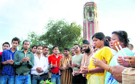 Congress workers pay homage to the victims of the Mumbai blasts, at Clock Tower in Dehradun on Sunday.