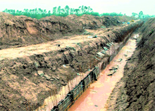The wall being constructed by Haryana along the Hansi-Butana canal