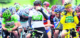 Green jersey of best sprinter Mark Cavendish, White jersey of Best young rider Rigoberto Uran and Yellow jersey of overall leader Thomas Voeckler, wait for the start of the fifteenth stage of the Tour de France on Sunday