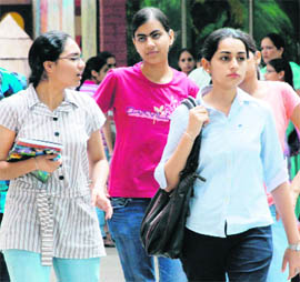 Newly admitted students stroll at MCM College, Sector 36, Chandigarh