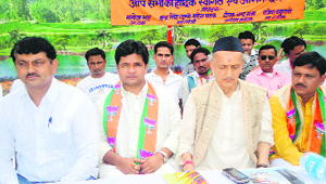 Bhagat Singh Koshiyari, MP (second from right), participates in a function of the Bharatiya Janata Yuva Morcha at Pithoragarh 