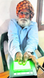 Bakshish Singh gives imprints of his thumbs