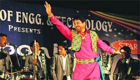 Gurdas Maan sticks to clean and simple lyrics