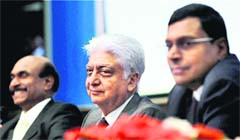 Wipro Chairman Azim Premji (C), CFO Suresh Senapathy (L) and CEO T K Kurien announce the companys first quarter results at Wipro Headquarters in Bangalore