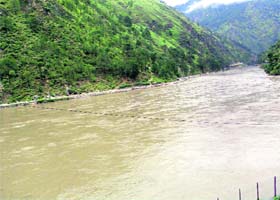 The flash flood at Fingri Nullah near Manali raised the water level of the Beas on Thursday