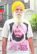 A supporter of Davinder Pal Singh Bhullar, whose clemency plea has been rejected by the President of India, wears a T-shirt depicting his portrait in Jalandhar on Thursday. 