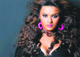 Single again: Aashka Goradia