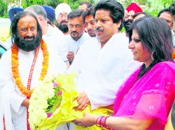 Minister for Revenue, Relief and Rehabilitation Raman Bhalla welcomes Sri Sri Ravi Shankar, founder of the Art of Living, during his visit to Jammu on Sunday