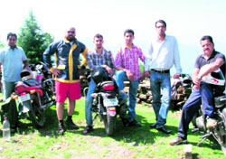 Mohinder Singh (second from left) with his friends