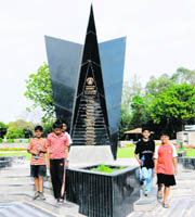 Martyrs Pillar, located at Terrace Garden, Sector 33,  awaits inauguration.