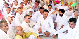 The mahapanchayat in progress at Fatehabad on Monday.