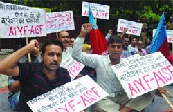 Actvists of the AIYF and AISF protest against the prposed renaming of Windsor Place after Shobha Singh in New Delhi