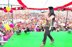 Playback singer Mamta Sharma performs at Nagrota Bagwan