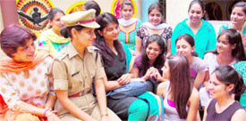 Suman Godara, Shweta Dhankar and Deepti Uppal talk to students. 