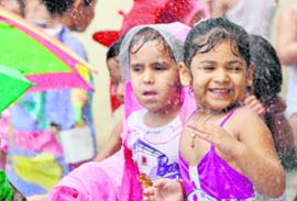 Tiny tots of Mothers Pride School enjoy a monsoon party in Ludhiana