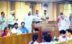 Congress councillor Manjit Singh Chauhan (centre) argues with former Mayor Harjinder Kaur (second from right) even as other councillors look on during the monthly meeting of the municipal corporation in Chandigarh on Friday