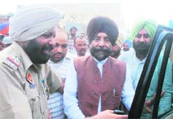 Congress Working Committee member Jagmeet Singh Brar being taken into custody in Gobindpura village at Mansa