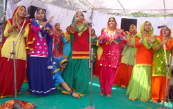 Girls performing gidha