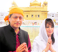 Congress MP Shashi Tharoor and his wife Sunanda at the Golden Temple in Amritsar