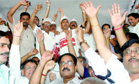Members of the federation demonstrate at Jantar Mantar.