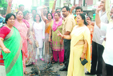 Haridwar Congress District Committee members hold a protest against the state government in Haridwar on Monday.