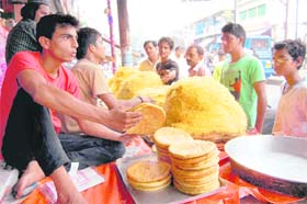 Eatables being sold during Ramzan in Dehradun on Tuesday