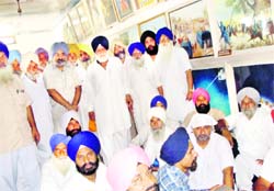 Didar Singh Nalvi, president, HSGPC (ad hoc) and other Sikh leaders during a meeting held in Kaithal
