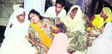 Wailing kin and neighbours of Lovedeep Singh, who is feared drowned in Abohar Branch Canal near Akhara village. 
