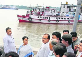 West Bengal Chief Minister Mamata Banerjee with Union Minister of State for Shipping Mukul Roy (L) and Mayor of Kolkata Shovon Chaterjee during the inauguration of beautification work of the Ganga banks in Kolkata on Tuesday