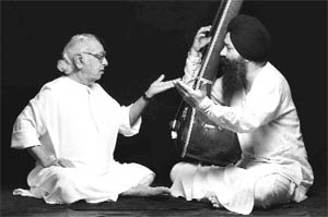 Bhai Baldeep Singh getting a lesson from Ustad Fahimuddin Dagar