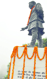 Chief Minister Prem Kumar Dhumal pays floral tributes to the late Dr YS Parmar, the first Chief Minister of Himachal Pradesh, on his birth anniversary in Shimla on Thursday.