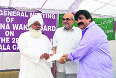 Chief Parliament Secretary Jaleb Khan honours administrative officer Imteyaz Khizar in Ambala.