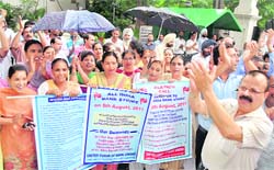 Members of the United Forum of Bank Unions hold a protest in front of the State Bank of Patiala headquarters in Patiala