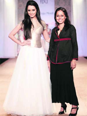 Shraddha Kapoor (L) with Anju Modi