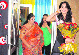 Femina Miss India 2011 finalist Jyotpriya Sud at an exhibition in Jammu 