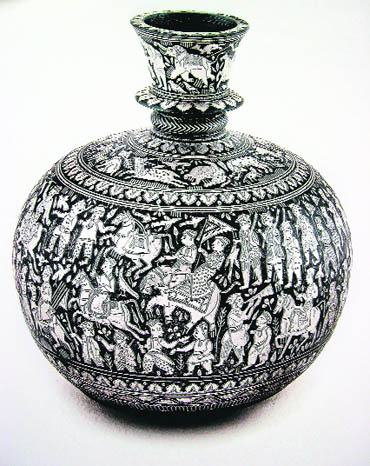 Huqqa base with hunting scene. Bidri ware; coll. Jagdish and Kamla Mittal Museum of Art, Hyderabad