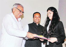 Chief Minister Bhupinder Singh Hooda gives away a commendation certificate to a student of OP Jindal Global University in Sonepat on Sunday.