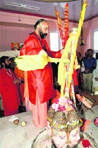 Mahant Dipendra Giri offers prayers to Chhari Mubarak at Dashnami Akhara temple in Srinagar on Monday