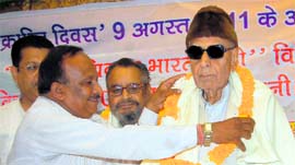Freedom fighter Jugal Kishore Arora is honoured at a function held on August Kranti Day by the Congress in Dehradun on Tuesday.